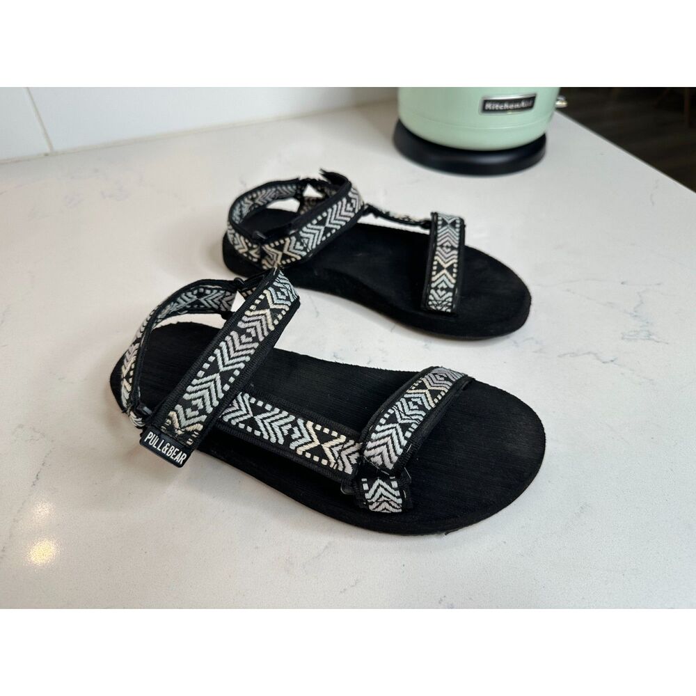 Pull & Bear Casual Strappy Sandals sz 7.5